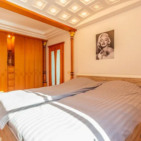 Apartma Apolon I Apartamento *